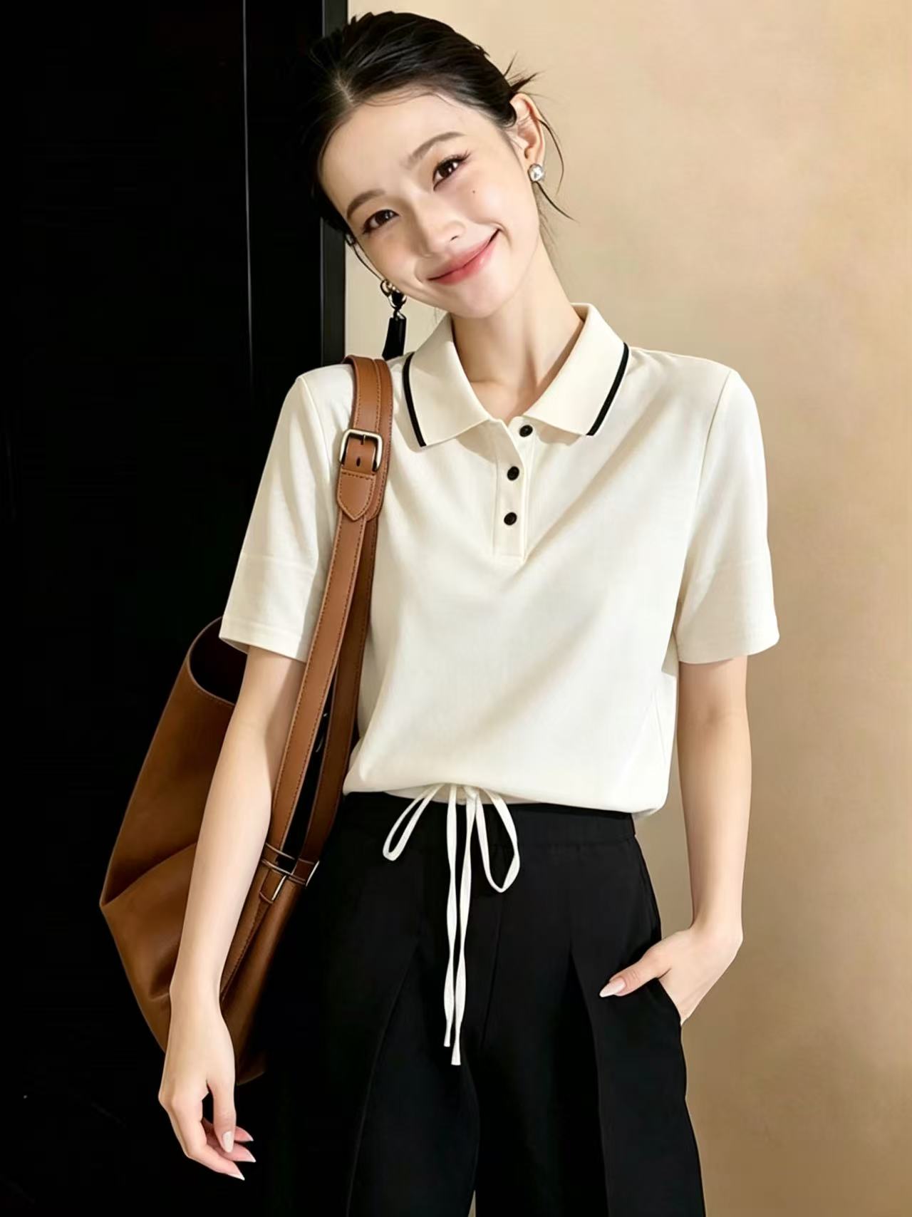 부드러운 크림 화이트 POLO 칼라 반팔 T 여성 배색 네클라인 디자인 센스 미니멀리즘 풀오버 출퇴근 여성 셔츠