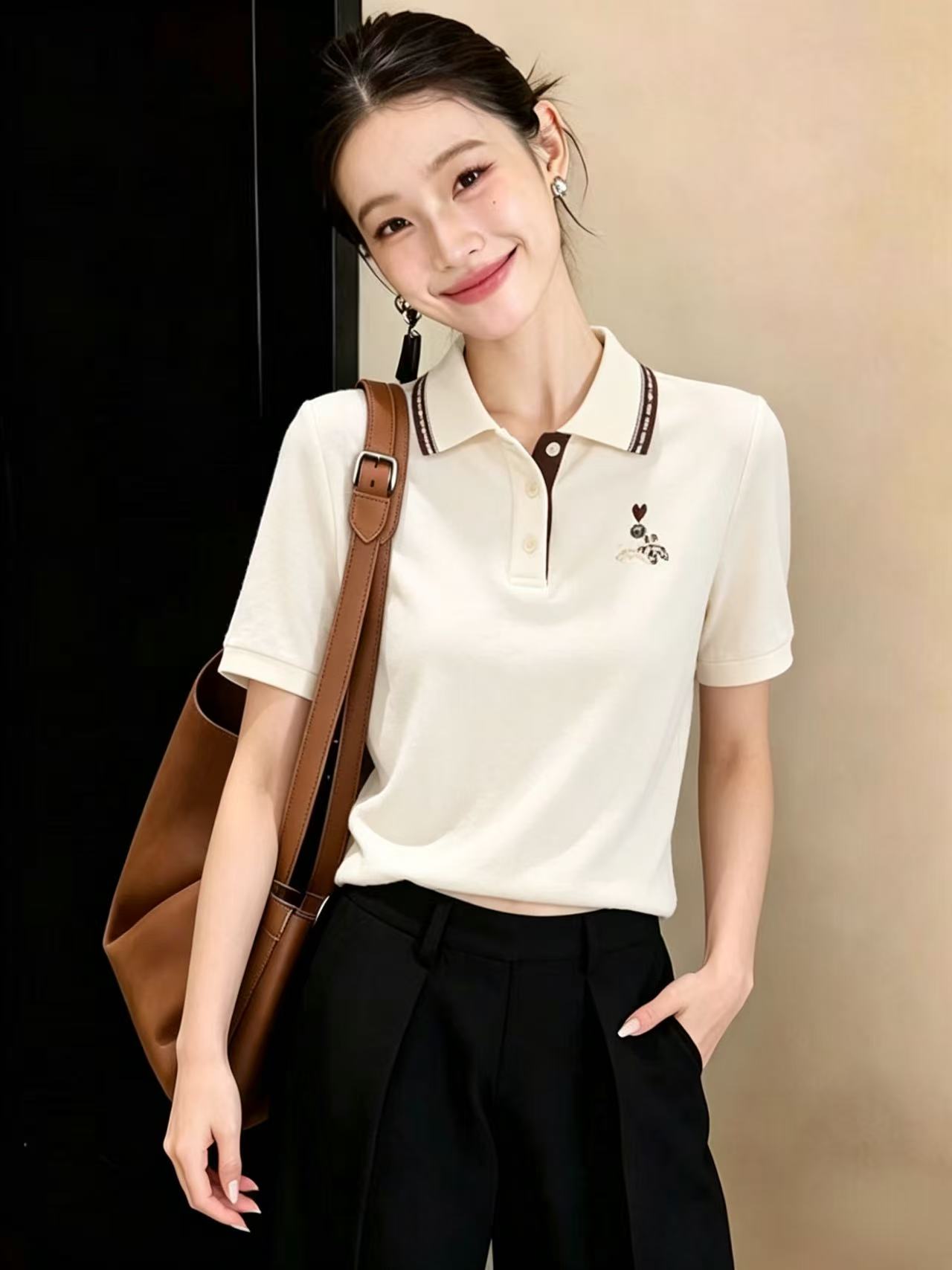 캐주얼 배색 polo 반팔 자수 맨위 2026 여름 새로운 유럽 상품 레트로 슬림해 보이는 학원 스타일 패션 여성