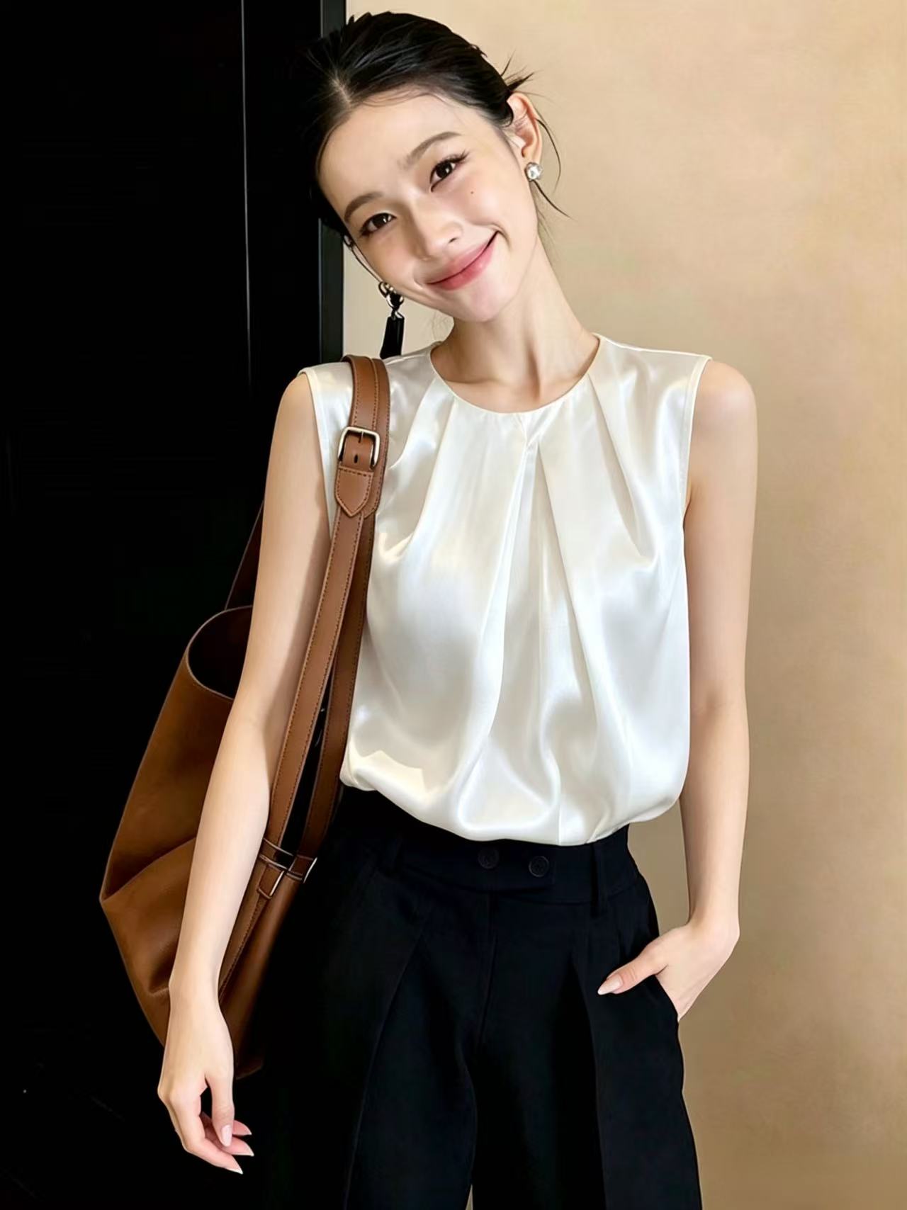화이트 아세트산 민소매 조끼 여성 셔츠 2026 여름 새로운 프랑스식 고급 센스 새틴 민소매 맨위 작은 셔츠