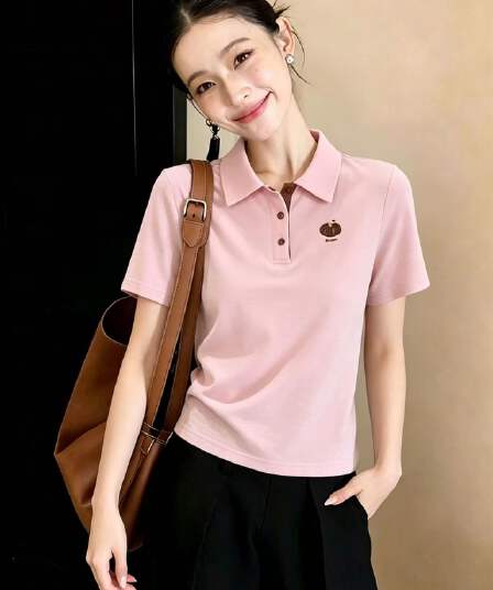 캐주얼 바람 POLO 칼라 반팔 2026 여름 새로운 다용도 패션 자수 긍정적 인 어깨 T 여성 셔츠 작은 셔츠
