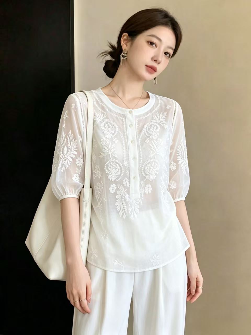 라이 경기 서울 셔츠 7부 소매 맨위 2026 이른 가을 새로운 루즈핏 미니멀리즘 여성 무거운 작업 자수 풀오버 맨위