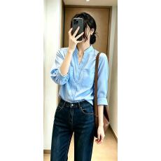 批发蓝色立领衬衫女中袖职业<b class='q'>工装</b>2026早秋V领套头口袋设计五分袖上衣