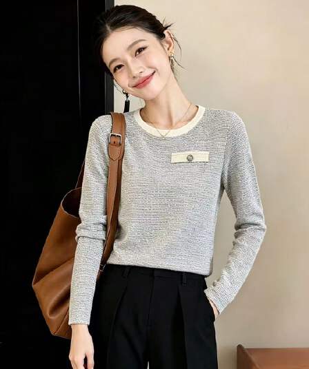 작은 샤넬 스타일 긍정적 인 어깨 T 여성 2026 가을 의상 새로운 라운드 넥 풀오버 배색 디자인 센스 레트로 유럽 상품 맨위