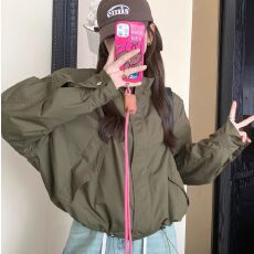 批发美式军绿色工装风衣外套女春<b class='q'>秋</b>2026新款冲锋衣夹克短款小个子爆款