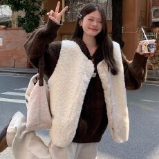 批发羊羔绒毛毛<b class='q'>马甲</b>女秋冬小个子宽松无袖坎肩背心<b class='q'>马夹</b>短款上衣