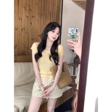 多巴胺黄色后背系带冰丝针织衫女夏季设计感收腰显瘦薄款短袖上衣