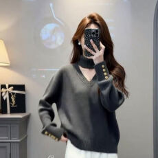 批发灰色金属扣长袖镂空v领挂脖毛衣女秋冬季宽松慵懒风高级感针织衫