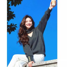 批发韩系复古v领镂空挂脖毛衣女秋冬季修身显瘦高级感内搭打底针织衫