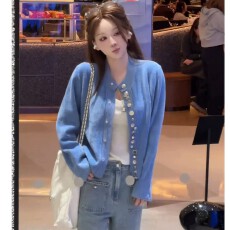 批发蓝色长袖针织开衫女春秋季宽松慵懒风软糯高级感短款<b class='q'>毛衣</b>外套上衣