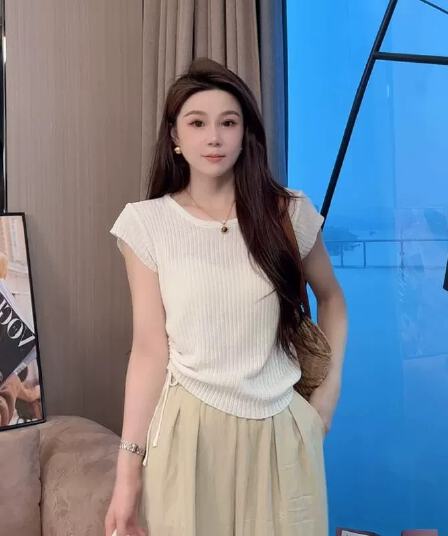 화이트 펌프 로프 작은 날다 소매 얼음 실크 니트 스웨터 여성 여름 허리 수축 얇은 스타일 슈퍼 잘 생긴 고유 한 꼬집기 허리 아름다운 맨위