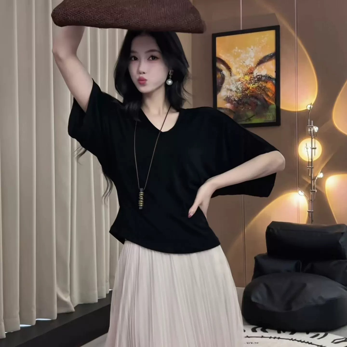 고급 센스 아세트산 V넥 박쥐 반팔 티셔츠 여성 2026 새로운 여름 디자인 센스 작은 대중 허리 수축 루즈핏 맨위