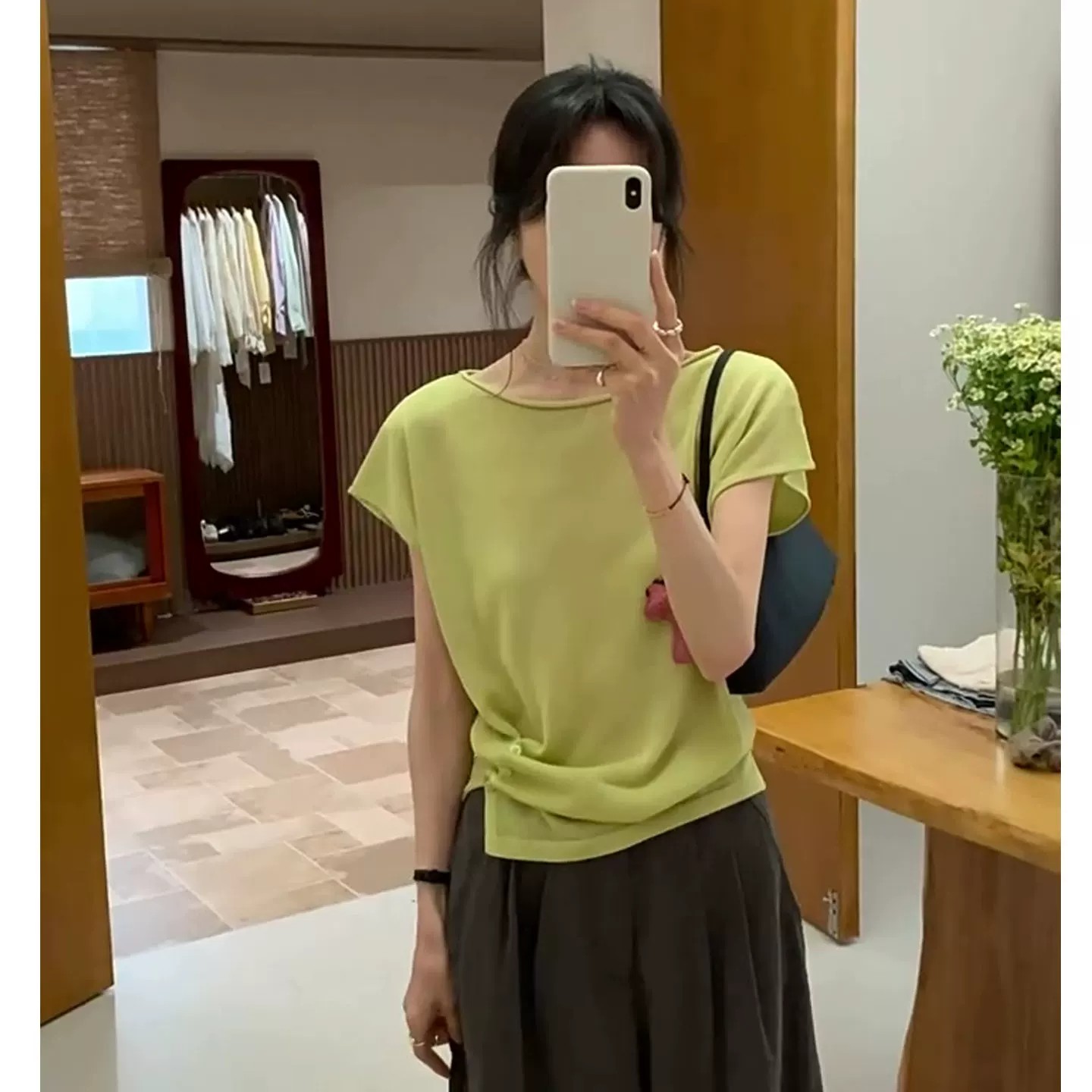 느긋한 바람 황색 라운드 넥 얼음 실크 반팔 티셔츠 여성 여름 느슨함 센스 볼륨 측면 얇고 가벼운 통기성 아름다운 맨위