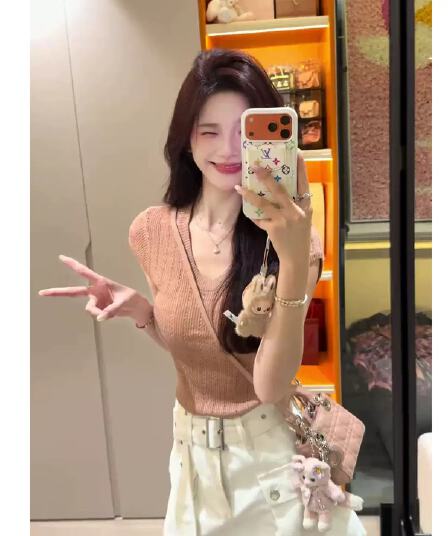 핑크색 u 칼라 홀로우 아웃 반팔 니트 스웨터 여성 여름 2026 새로운 몸매 가꾸기 슬림해 보이는 작은 키 얇은 스타일 맨위