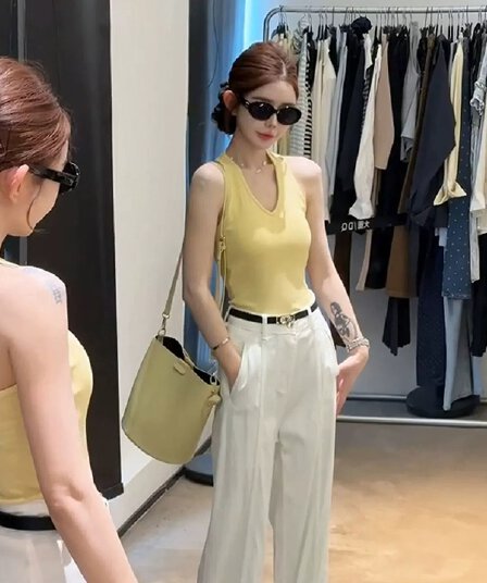 순수한 욕망 바람 행침 목 캐미솔 여름 외출용 몸매 가꾸기 슬림해 보이는 핫걸 착용 가져 가라. 황색 민소매 백리스 맨위