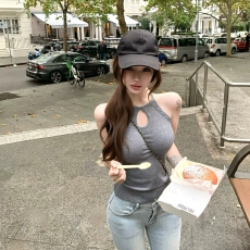 灰色镂空挂脖冰丝吊带背心女夏季修身显瘦无袖上衣日常休闲打底衫