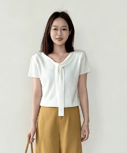 화이트 페이크 레이어드 얼음 실크 반팔 니트 스웨터 여성 여름 디자인 센스 레이스업 슬림해 보이는 다용도 품격 고유 한 맨위
