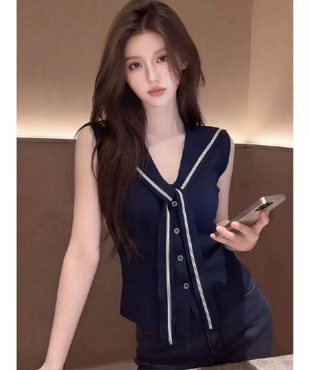 출퇴근 바람 해군 칼라 페이크 레이어드 니트 조끼 여자 여름 V넥 단추 슬림해 보이는 외출용 조끼 민소매 맨위