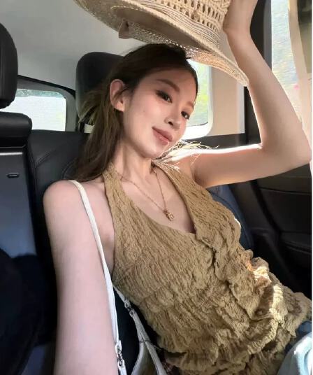 한국 스타일 V넥 주름 행침 목 캐미솔 여름 허리 수축 슬림해 보이는 핫걸 바람 외출용 민소매 착용 잡아라. 의류
