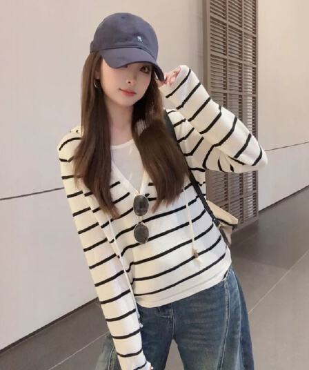 배색 페이크 레이어드 스트라이프 후드 니트 스웨터 여성 느긋한 바람 패션 외국 가스 그레이트 봐 의류 아니요 명중 섹션 가을