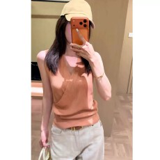 批发法式V领交叉无袖冰丝针织背心2026<b class='q'>夏</b>季新款轻薄透气独特漂亮上衣