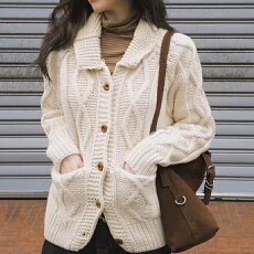 批发慵懒风<b class='q'>翻领</b>粗针麻花针织开衫女白色长袖百搭宽松毛衣外套单排扣