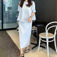 批发百搭休闲简约舒适宽松套<b class='q'>装</b>女圆领短袖<b class='q'>T</b><b class='q'>恤</b>上衣+后开叉半身裙 套<b class='q'>装</b>