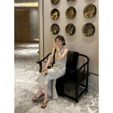 批发YANGLE_<b class='q'>亚麻</b>a字连衣裙女2026新款夏温柔气质简约度假旅游无袖<b class='q'>长裙</b>