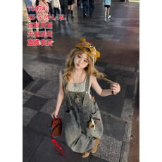 批发可盐可甜减龄直筒<b class='q'>牛仔</b><b class='q'>背带裤</b><b class='q'>女</b>潮ins垂感松弛高腰宽松阔腿<b class='q'>牛仔</b>裤