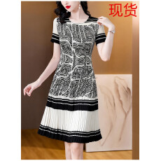 批发三宅褶皱2026夏季新款大码阔太太<b class='q'>宽松</b>复古印花气质显瘦A字<b class='q'>连衣裙</b>