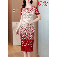 批发三宅褶皱2026夏季新款大码阔太太<b class='q'>宽松</b>复古印花气质显瘦A字连衣裙