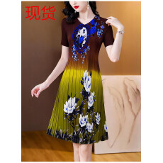 批发三宅褶皱2026夏季新款大码阔太太<b class='q'>宽松</b>复古印花气质显瘦A字连衣裙