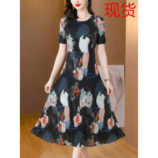 批发三宅褶皱2026夏季新款大码阔太太宽松复古印花气质显瘦A字连衣裙