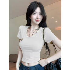 批发纯欲露背镂空短袖t恤女夏季2026新款修身显瘦辣妹蕾丝短款小<b class='q'>上衣</b>