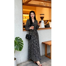 批发春<b class='q'>秋</b>冬季新款法式浪漫连衣裙长袖V领时尚减龄气质显瘦碎花长裙