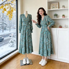 批发欧美碎花长袖<b class='q'>连衣裙</b>女春秋新款法式裹身长款桔梗裙收腰雪纺长裙