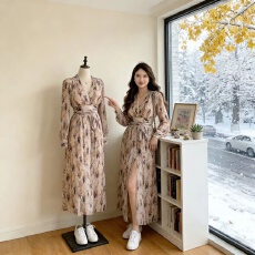 批发修身性感法式宽松碎花开叉v领复古辣妈轻奢春秋显瘦长袖<b class='q'>大码</b>御姐