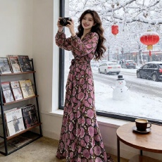 批发收腰<b class='q'>连衣裙</b>V领韩版新款碎花战袍<b class='q'>开叉</b>裙新秋季少妇性感长袖复古