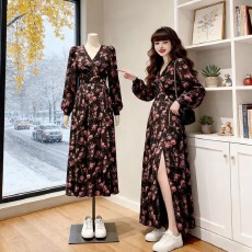 批发收腰辣妈长袖韩版新款性感<b class='q'>开叉</b>裙V领碎花少妇<b class='q'>连衣裙</b>法式气质秋冬