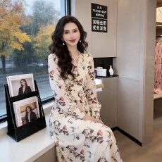 批发法式显瘦辣妹辣妈气质<b class='q'>欧美</b>风新款春夏收腰大<b class='q'>裙</b>摆长袖波西米亚复古