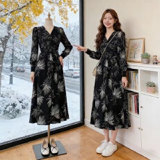 批发韩版新款开叉法式长袖<b class='q'>欧美</b>辣妈显瘦性感气质妹波西米亚黑色高个子