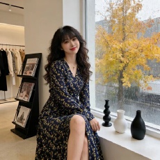 批发法式显瘦V领连衣裙开衩收腰雪纺碎花性感战袍长袖宝妈绑带复古