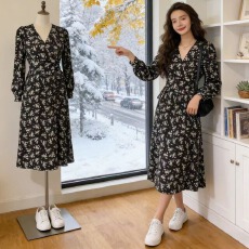 批发连衣裙复古碎花雪纺长裙性感收腰开衩长袖绑带宝妈V领法式显瘦