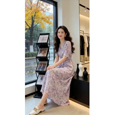 批发法式长款短袖裙子港风休闲女士<b class='q'>印花</b>V领2024设计复古中长收腰雪纺