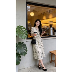 批发欧美 法式V领黑色碎花<b class='q'>连衣裙</b>复古修身显瘦温柔英伦风中长款印花裙