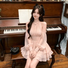 批发韩系甜美镶钻V领泡泡袖<b class='q'>连衣</b>裙女短裙显瘦收腰设计感纯欲风