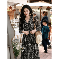 批发<b class='q'>春</b>秋冬季新款法式浪漫连衣裙长袖V领时尚减龄气质显瘦碎花长裙