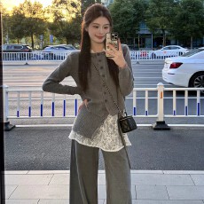 批发2026超火穿搭一整套早初春季韩系小个子灰色<b class='q'>针织</b>开衫上衣两件<b class='q'>套装</b>