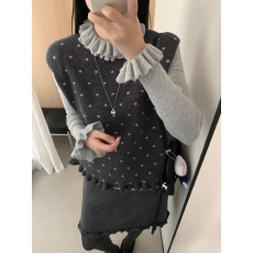 批发小香风斗蓬羊毛浣熊绒波点针织马甲+木耳边内搭针织<b class='q'>打底衫</b>两件套