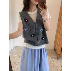 批发立体花朵刺绣针织毛衣马甲女秋冬叠穿显瘦减龄上衣