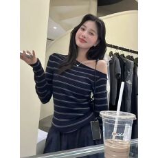 港风高智感斜肩条纹针织衫女秋冬修身打底小个子拼色显瘦长袖上衣